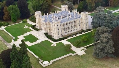 Rent an helicopter : Sight seeing Tour of Paris and Ferrières Castle
