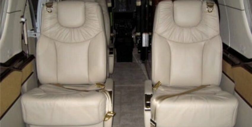 location jet privé : deux sièges en cuir du HAWKER 400 XP