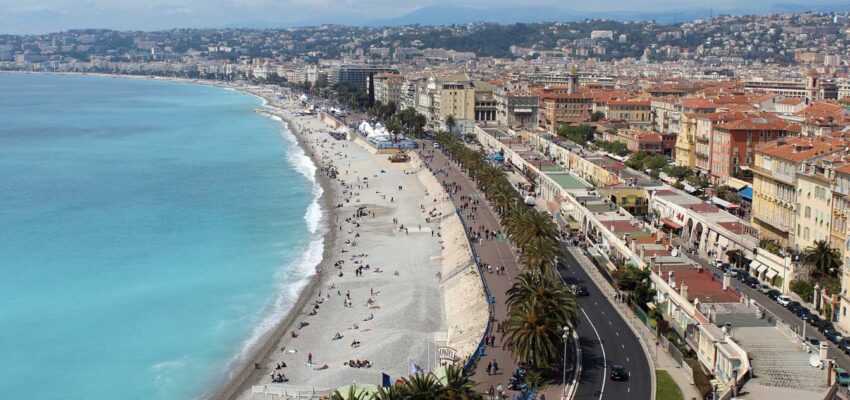 Vue aérienne Promenade des Anglais, Nice, France.