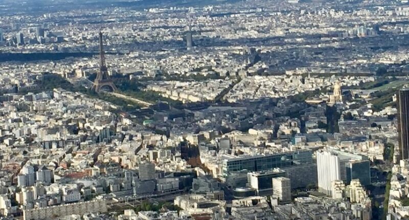 Private jet and helicopter hire in Paris
