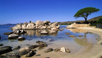 Helicopter hire : Flying from Corsica at Porto vecchio