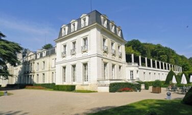 Château en Val De Loire sous un jour ensoleillé.