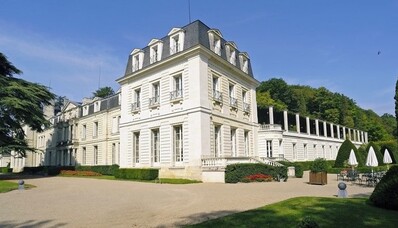 Hire a helicopter for a gourmet getaway at the Chateau of Rochecotte in Val de Loire