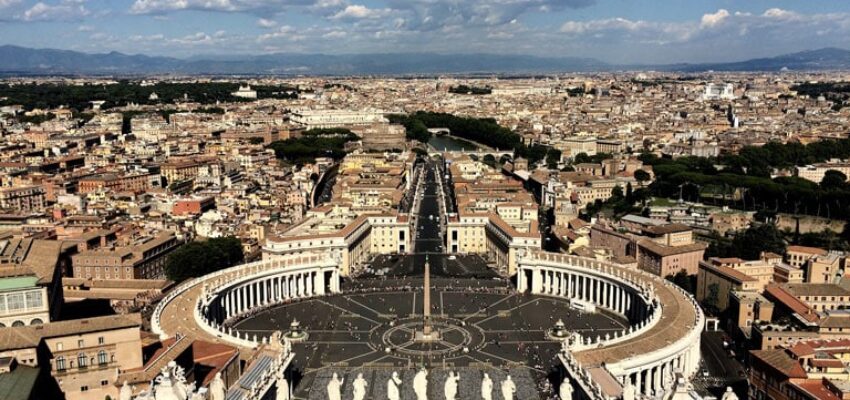 Vue aérienne de la place Saint-Pierre, Cité du Vatican.