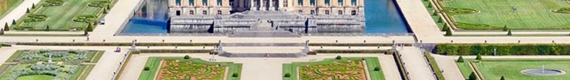 Fly over and settle at the chateau de vaux le vicomte from paris issy les moulineaux