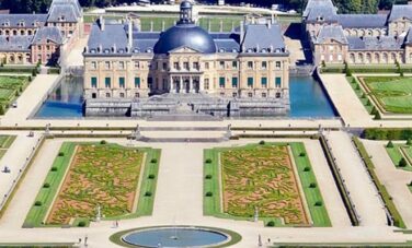 Château de Vaux-le-Vicomte vue d'hélicoptère.