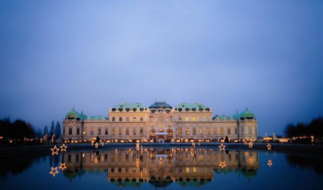 Vienne, Autriche - Palais du Belvédère au crépuscule.