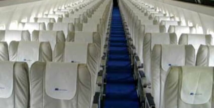 location jet privé, cabine MD 83 vide sièges blancs