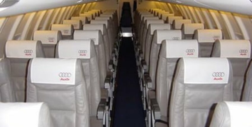 emplacement de jet privé, CRJ 200 intérieur, sièges en cuir gris.