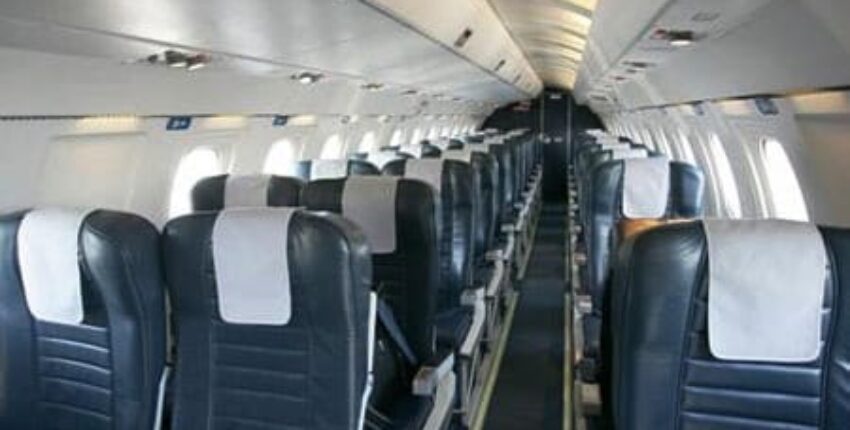 Location jet privé - Cabine d'avion vide, sièges en cuir noir