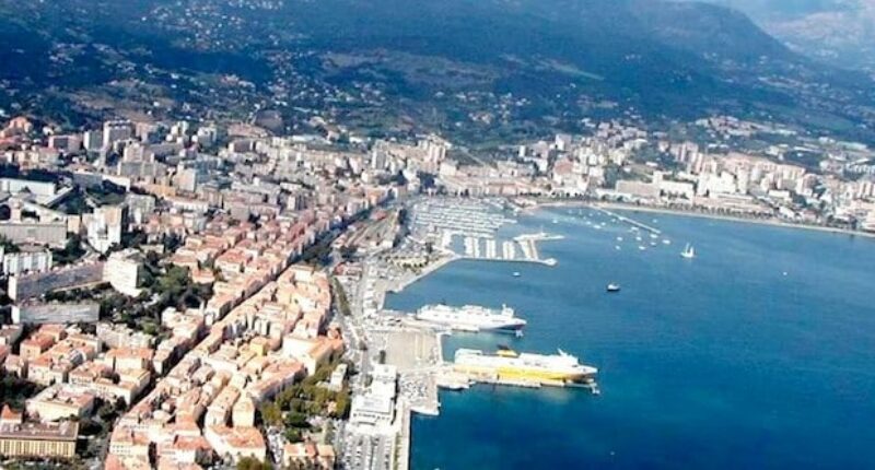 Private jet hire and helicopter in Paris Ajaccio