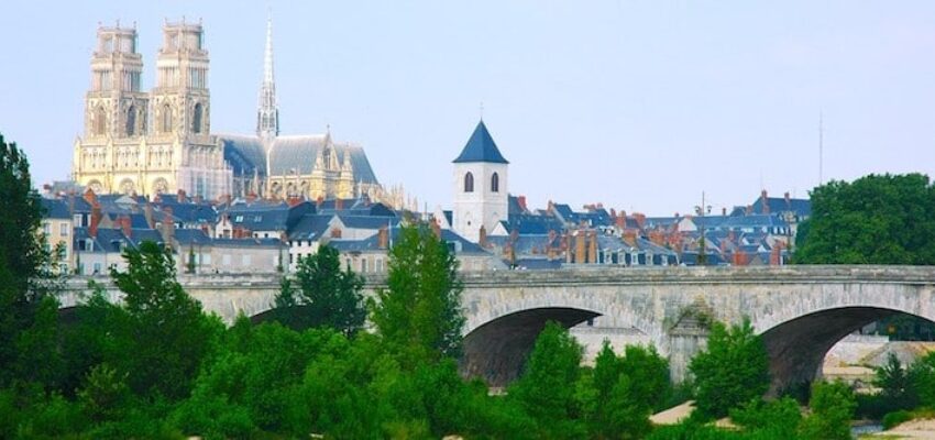 Vue de la Cathédrale Sainte-Croix d'Orléans, France.