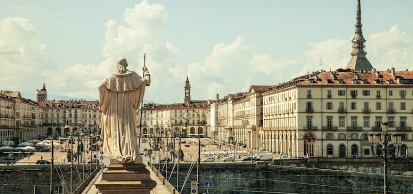 **texte alternatif :** Turin Caselle : emplacement de jet privé, charme urbain