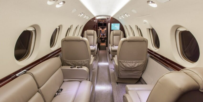 Location de jet privé intérieur, Hawker 750, beige luxueux