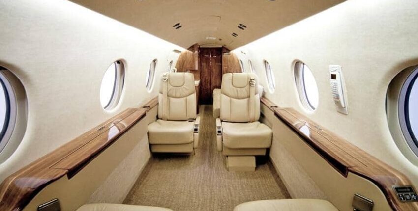 location jet privé : intérieur BEJEECHJET 400 cuir beige