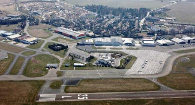 Private jet hire in Toussus Le Noble