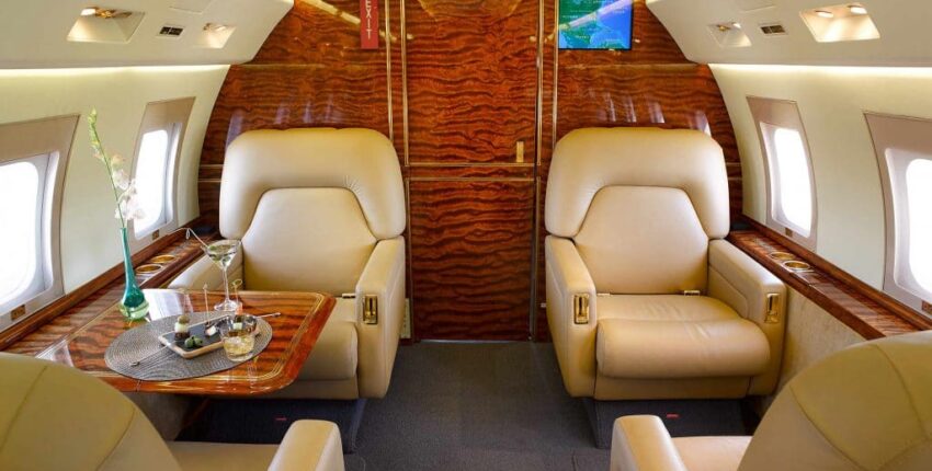 Location de jet privé : intérieur luxueux CHALLENGER 601.