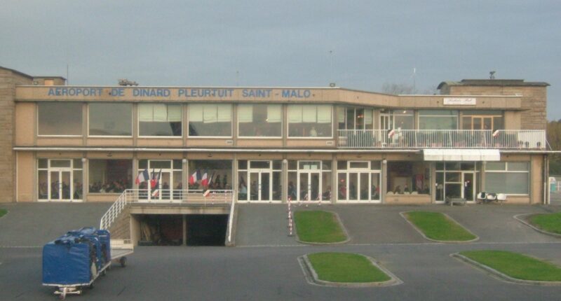 Private jet hire in Dinard Pleurtuit Saint Malo