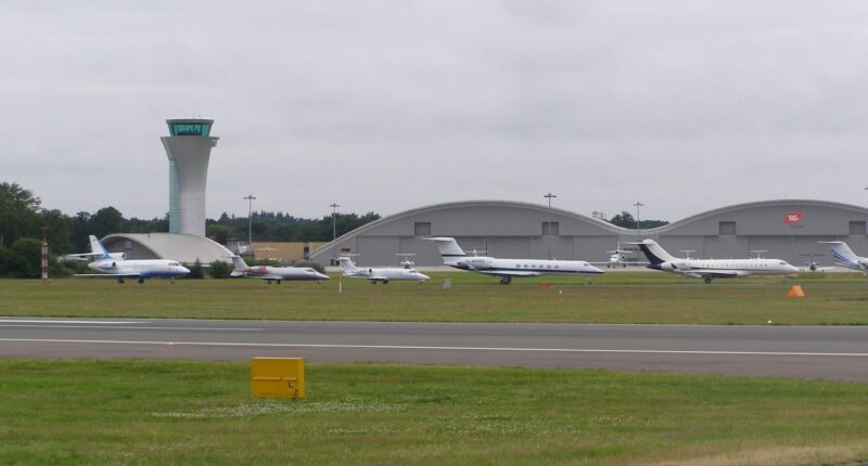 Private jet hire in Farnborough London Airport