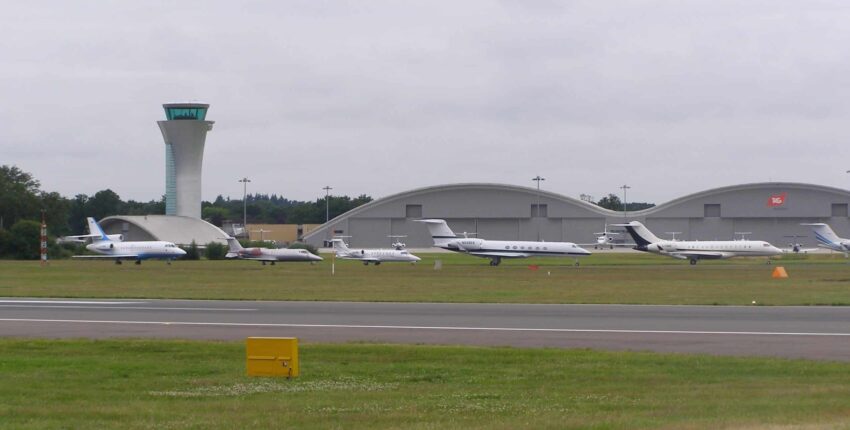 location de jet privé sur une piste à Farnborough