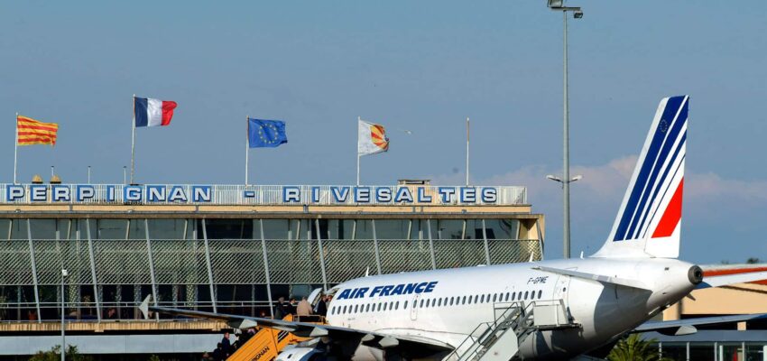 Location de jet privé Perpignan-Rivesaltes, avec drapeaux.