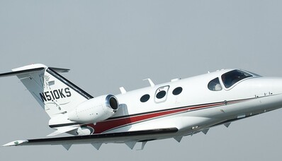 How to choose between citation mustang and phenom 100