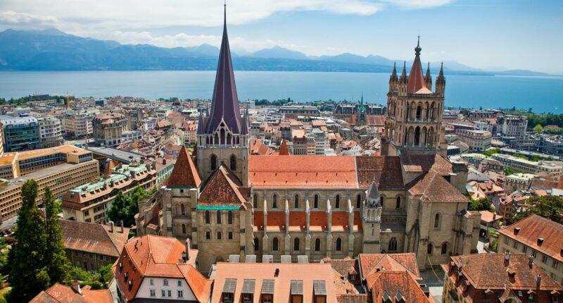 Private jet hire in Paris Lausanne