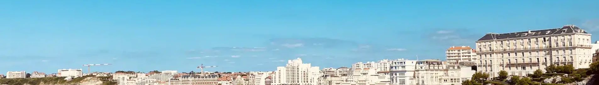 Private jet hire in Paris Biarritz