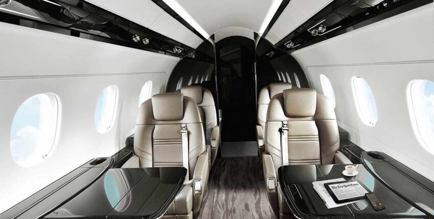 location de jet privé, intérieur luxueux avec sièges en cuir