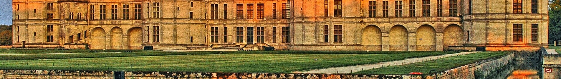 The châteaux of the Loire Valley by helicopter