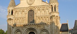 Quimper: Private jet and helicopter rental