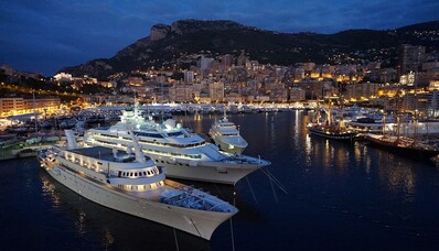 Yachting and private jets: two dream worlds.
