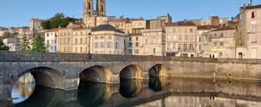 Private plane and helicopter rental in Niort Souche