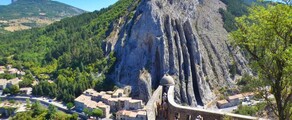 Private plane and helicopter charter to Sisteron These