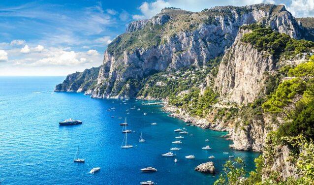 Private jet and helicopter rental in Capri