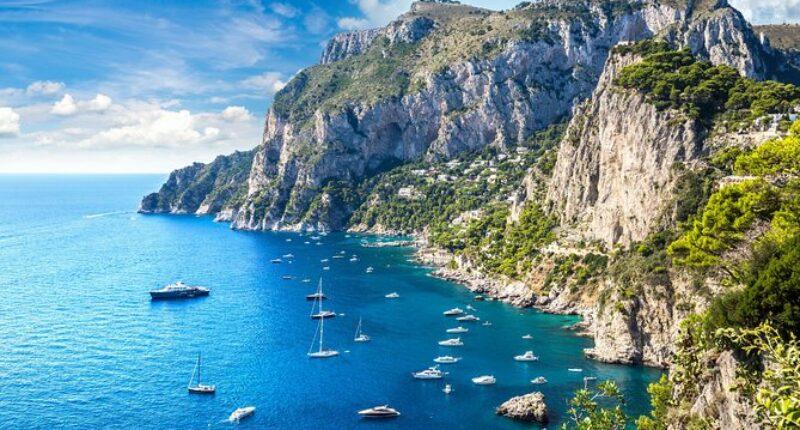 Private jet and helicopter rental in Capri