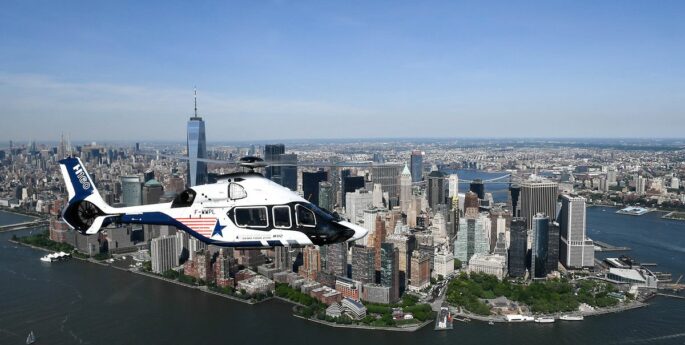 Hélicoptère H160 en vol au dessus de New-York