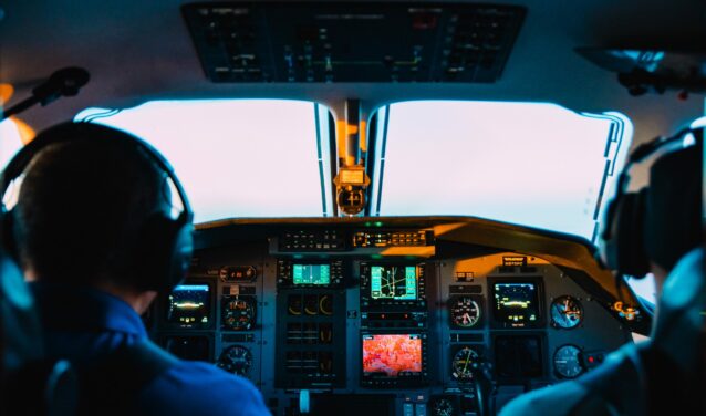 Cockpit pilote jet privé