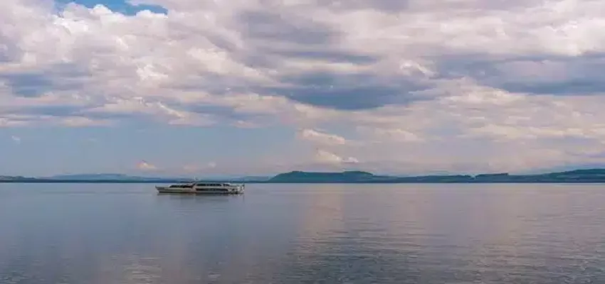 Lac de Neuchâtel au couché du soleil