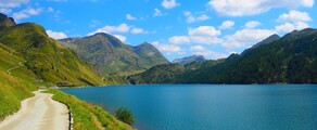 Private jet rental in Ambri