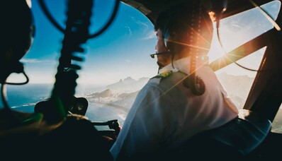 Everything you need to know about the helicopter pilot profession: training, salary, career opportunities..