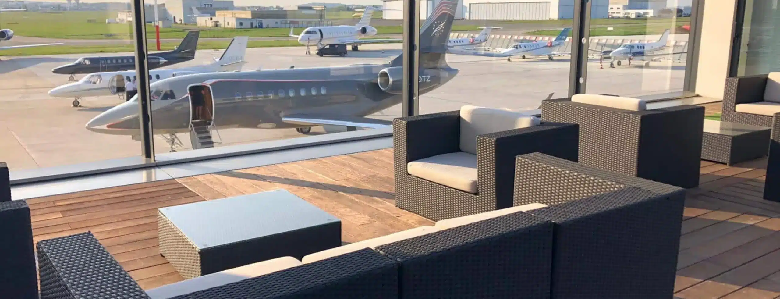 Terminal de jets privés FBO à l'aéroport de Paris Le Bourget - Location de jet privé