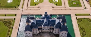 Helicopter experience over the Château De Vaux-Le-Vicomte